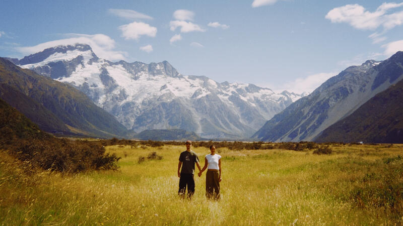 Simeon (Dutch artist, rapper, music producer) and Livia Aimee (YouTuber) posing in New Zealand